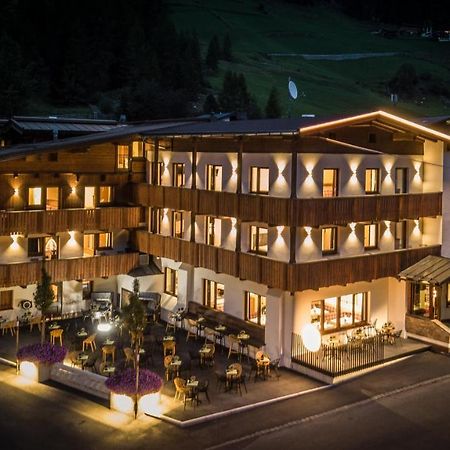 לאנגנפלד First Mountain Hotel Oetztal מראה חיצוני תמונה