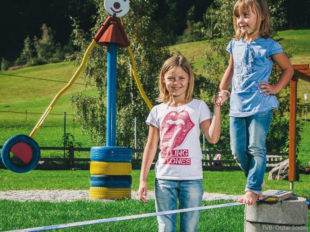 לאנגנפלד First Mountain Hotel Oetztal מראה חיצוני תמונה